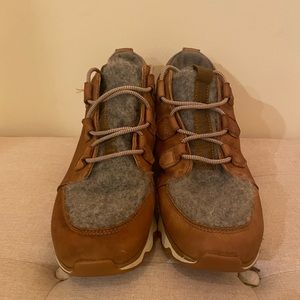 Sorel Kinetic Caribou women’s boots - SIZE 11